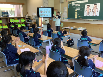 １ねん１くみ_がっかつ_石井　由香里_養護教諭_12